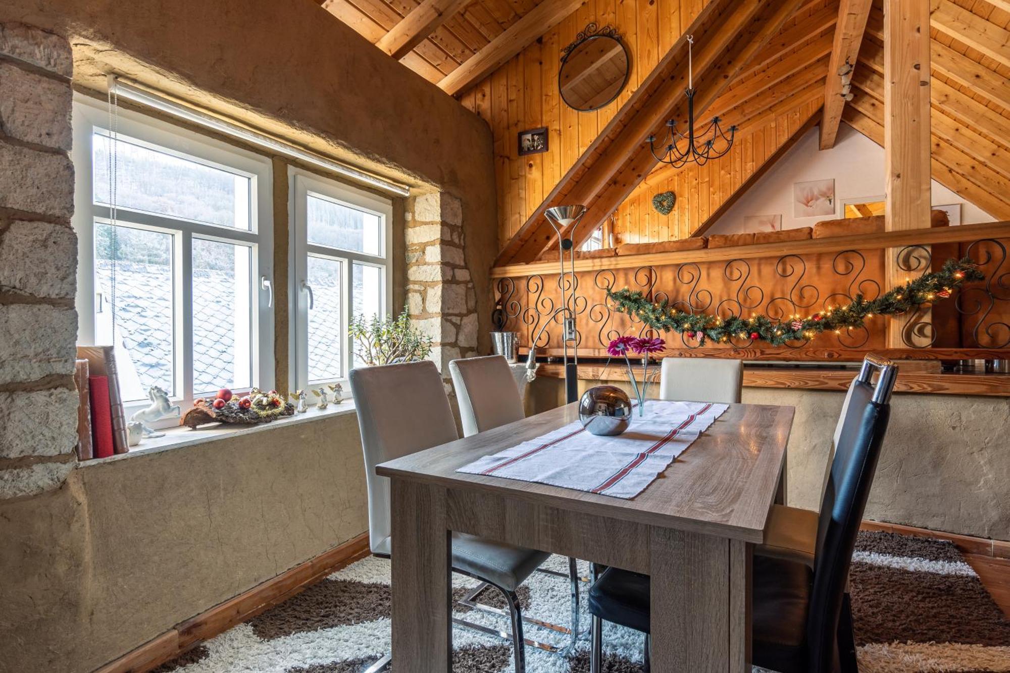 Historisches Ferienhaus "Zur Linde" Hausten Εξωτερικό φωτογραφία